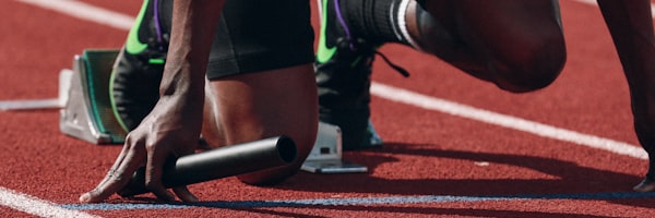 体育科技与训练创新文章配图 - 运动员使用高科技设备进行训练