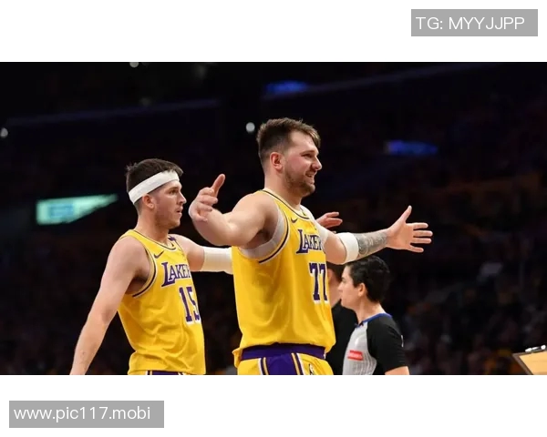 雷迪克终于听劝！斯玛特首发激活全队 东契奇带替补射手如鱼得水